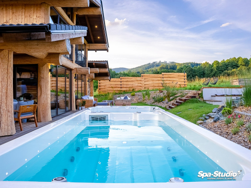 Bazén s protiproudem v kategorii SWIM SPA od SPA-Studia® je ideální volbou pro ty, kteří chtějí relaxovat a sportovat současně v jednom kombinovaném zařízení.
