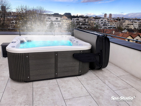 SPA-Studio® je výhradní evropský prodejce rodinných vířivých van a SWIM SPA od Canadian Spa International®.
