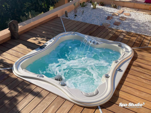 Nízkoenergetické vířivky Canadian Spa International® včetně kompletního servisu nabízí výhradní prodejce SPA-Studio®.