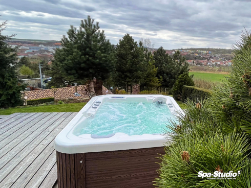 SPA-Studio® je výhradní evropský prodejce rodinných vířivých van a SWIM SPA od Canadian Spa International®.