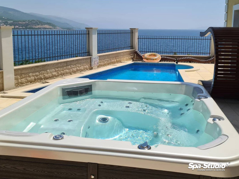 Nízkoenergetické vířivky Canadian Spa International® včetně kompletního servisu nabízí výhradní prodejce SPA-Studio®.