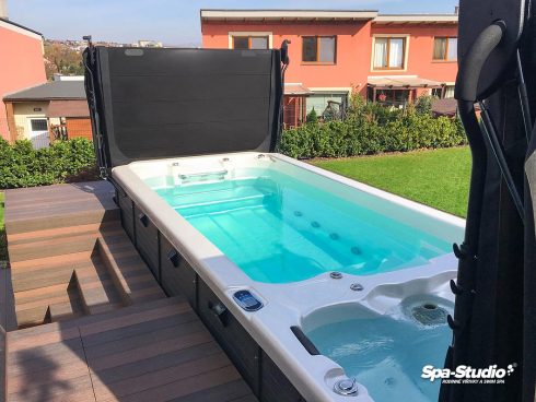 Bazén s protiproudem v kategorii SWIM SPA od SPA-Studia® je ideální volbou pro ty, kteří chtějí relaxovat a sportovat současně v jednom kombinovaném zařízení.