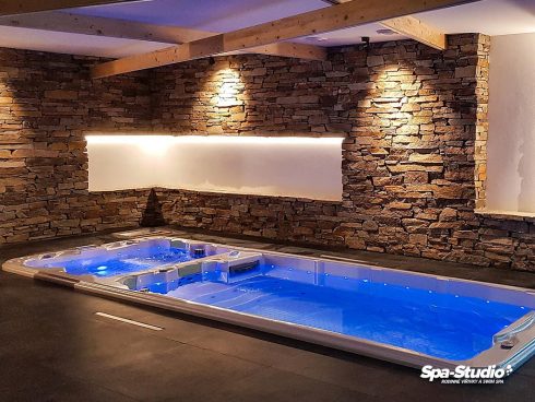 Rodinné bazény SWIM SPA kombinované s vířivkou od SPA-Studia® nabízejí nekompromisní kvalitu v nekonečném plavání anebo zábavě pro celou rodinu i přátele.
