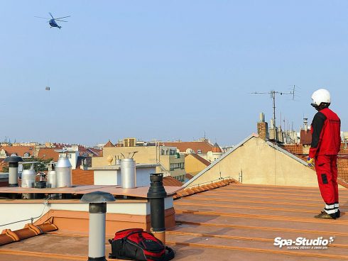 Díky výškové technice dokážeme dnes naše vířivky a bazény SWIM SPA dopravit na jakékoliv místo.