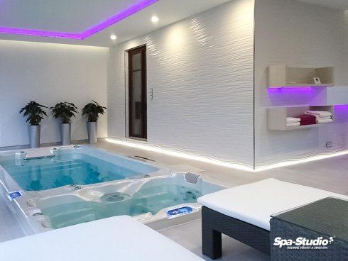 SWIM SPA od SPA-Studia® je specifický model plaveckého bazénu s protiproudem kombinovaný s vířivou částí, takže si v něm najde své místo každý člen rodiny.