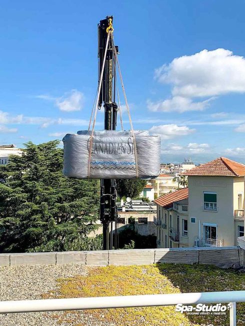 Kompletní dopravu a montáž vířivé vany nebo bazénu SWIM SPA lze zajistit na klíč včetně všech výkopových prací.