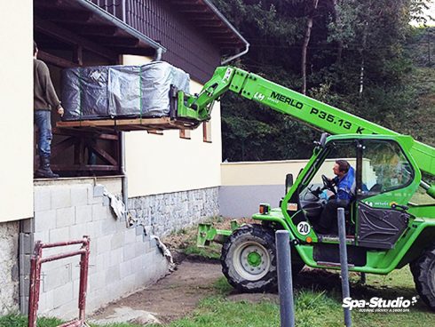 Dopravu vířivky k vám na místo zajišťují vždy specialisté z autorizovaného servisního centra SPA-Studia®.