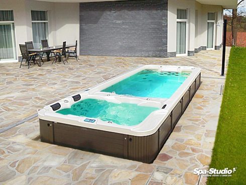 Bazén na zahradu od prodejce SPA-Studio® s možností plnohodnotného plavání proti proudu i využití vířivkové části pro okamžitý relax a zábavu pro celou vaší rodinu.