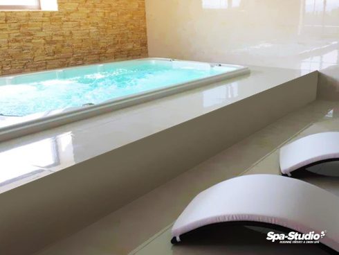 Rodinné SWIM SPA s protiproudem pro kondiční plavání i relaxaci celé rodiny nabízí pohodu přímo u vás doma.