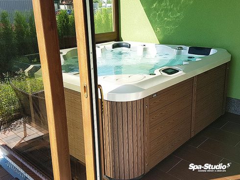 SPA-Studio® v Praze nabízí všechny nejprodávanější modely vířivek a plaveckých bazénů SWIM SPA, které si můžete osobně vyzkoušet.