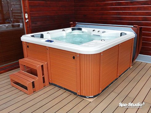 SPA-Studio® je výhradní evropský prodejce whirlpool, jacuzzi a hot tub od Canadian Spa International®.