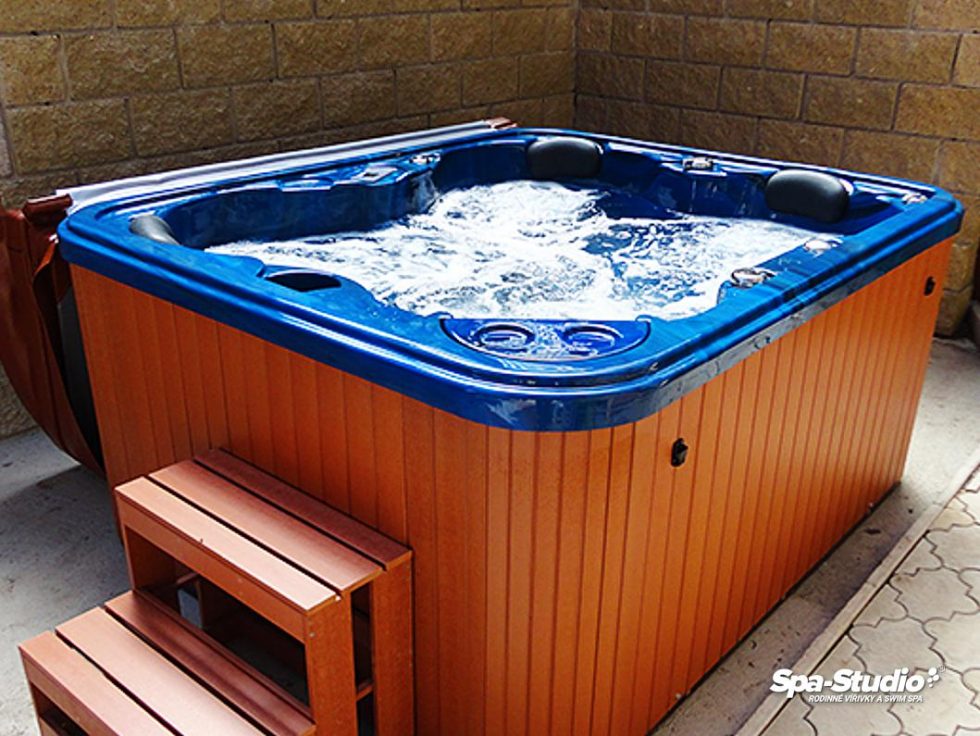 Široká nabídka skladových vířivek a přes 43 unikátních modelů od autorizovaného prodejce pro CZ a SK SPA-Studio®.