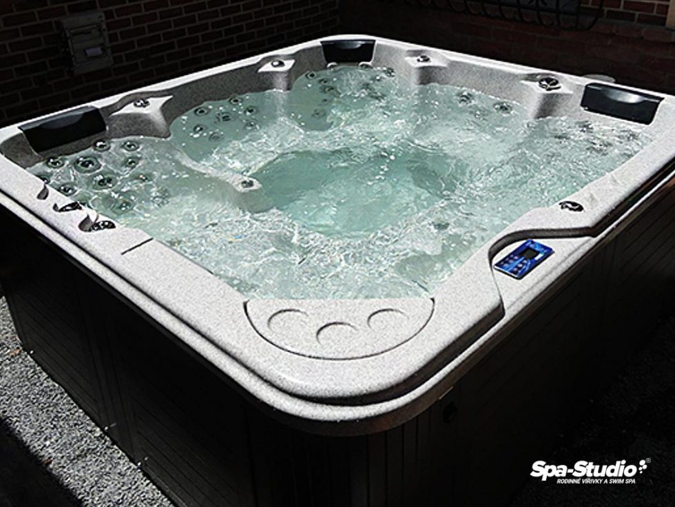 Topení ve vířivce je dnes již naprostou samozřejmostí, ale SPA-Studio® nabízí i možnost využití nízkoenergetického paketu, který šetří vaši peněženku.