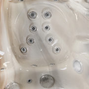 Chytré venkovní vířivky Canadian Spa International – prodejna Spa Studio, Praha 6