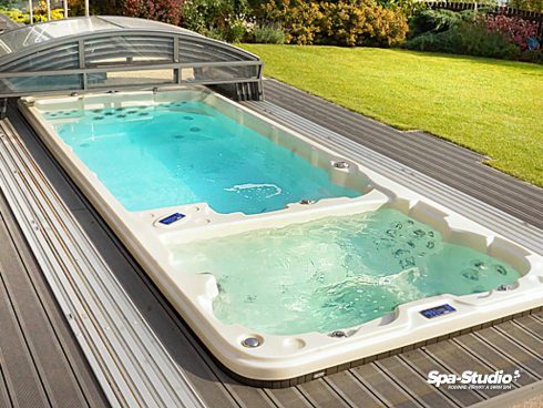 Nízkoenergetický plavecký model SWIM SPA s protiproudem kombinovaný s vířivkou na zahradu i do domácího wellness.